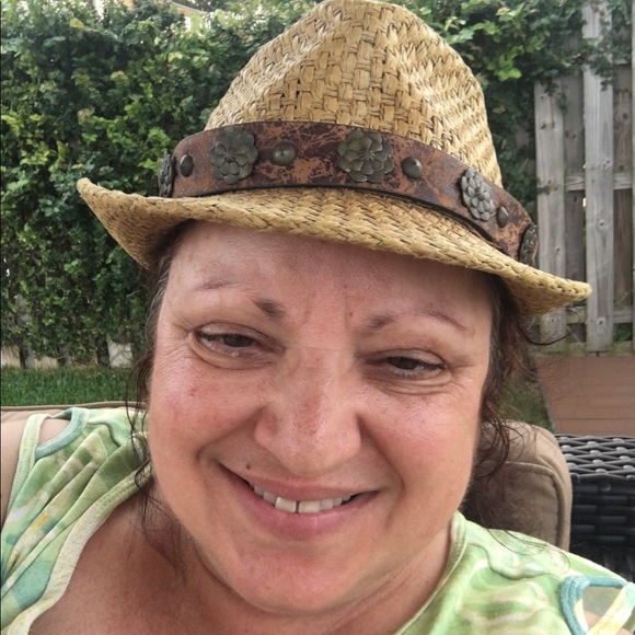 Meet your Posher, Sara - Picture 2 of 7